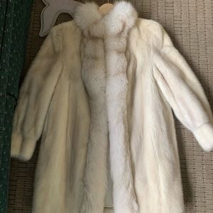 Hudson’s bay White or cream mink fox fur trim coat